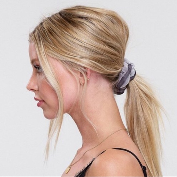 Cute corduroy scrunchies - Picture 2 of 7